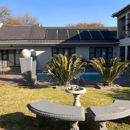 2 Op Terblanche Guesthouse Boksburg Kültér fotó