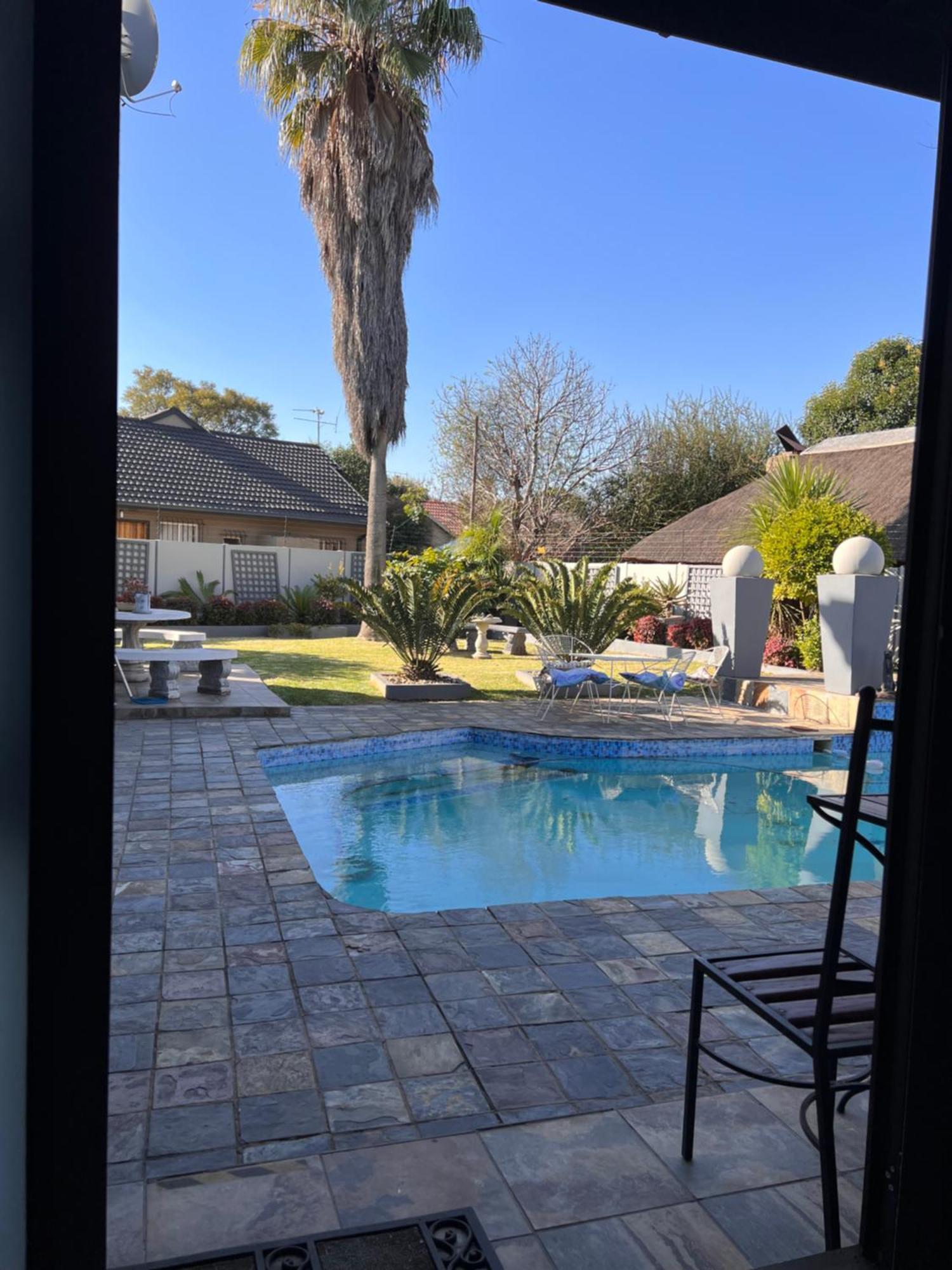 2 Op Terblanche Guesthouse Boksburg Kültér fotó