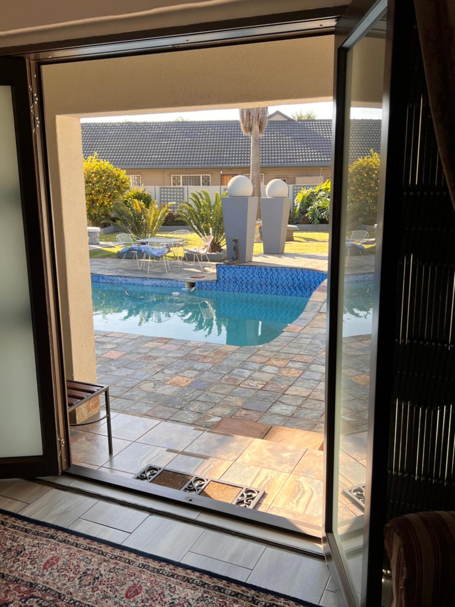 2 Op Terblanche Guesthouse Boksburg Kültér fotó