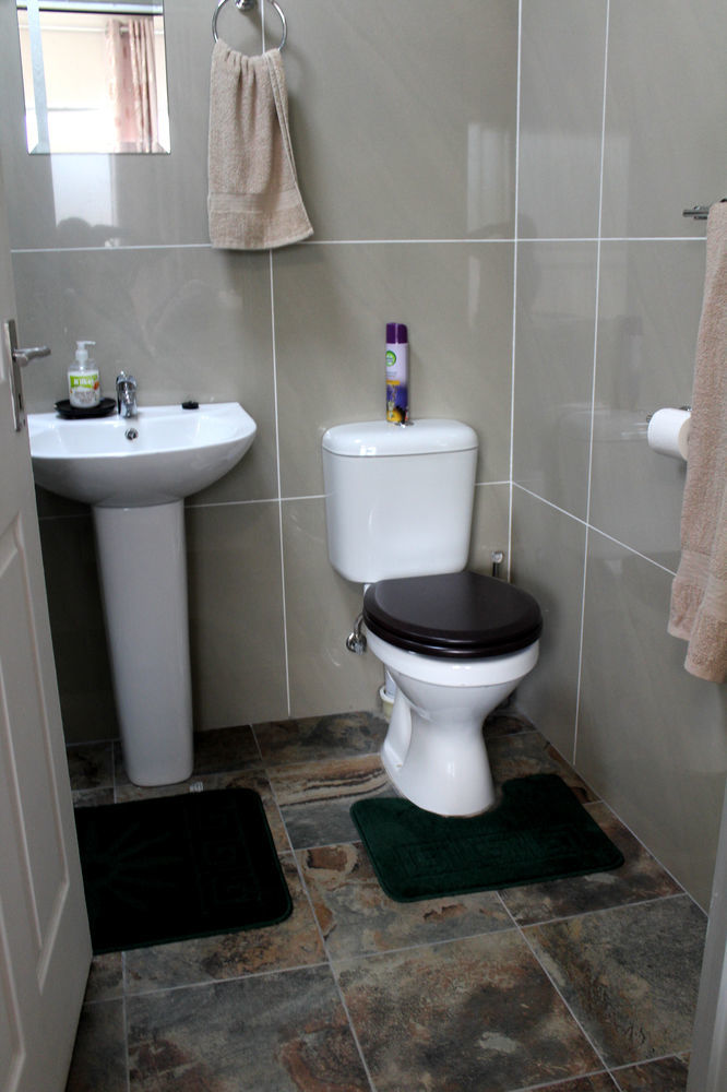 2 Op Terblanche Guesthouse Boksburg Kültér fotó